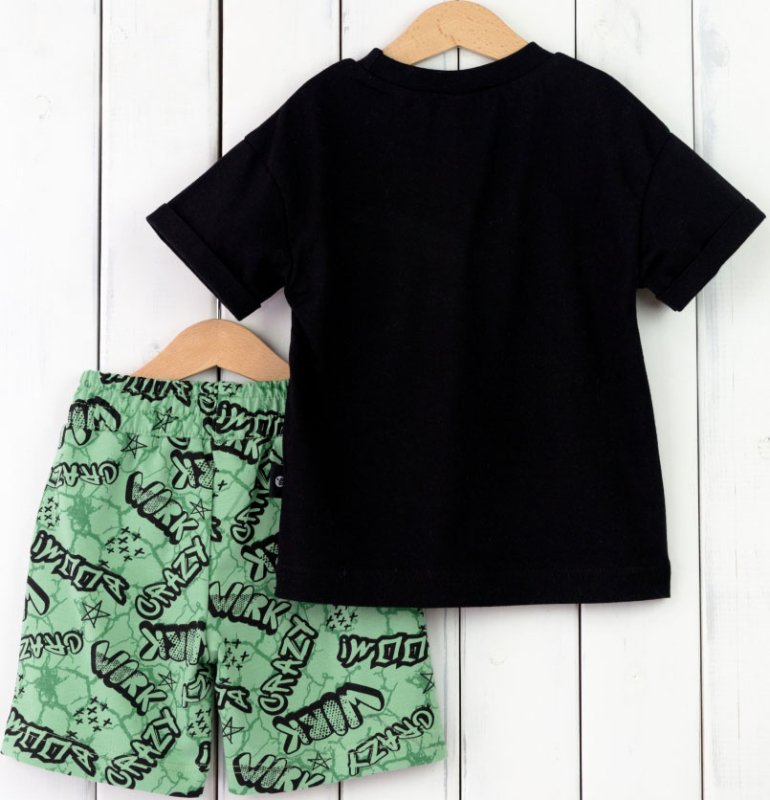 Детский комплект, чёрная футболка, зелёные шорты с надписью, р. 110, КД406/4-Ф