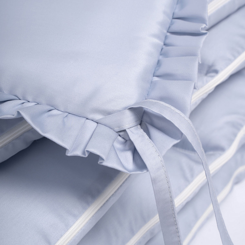 Защита для детской кроватки бампер универсальный Perina Lovely Dream голубой